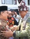 Gubernur Kalbar Ria Norsan menyambut Wakil Kepala Staf Angkatan Darat Letjen TNI Muhammad Saleh Mustafa di Bandara Internasional Supadio, Pontianak.