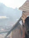 Rumah panjang 10 pintu di Kampung Long Jekitan, Sarawak, ludes terbakar dan membuat 79 warga terdampak. (Tangkapan Layar - facebook.com/borneonetwork2)