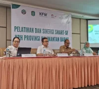 Petugas DLHK Kalbar mengikuti peluncuran sistem digital SMART SF untuk memperkuat pengawasan kawasan hutan di Kalimantan Barat.