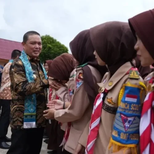 Gubernur Kalbar Ria Norsan meninjau SMKN 1 Sukadana di Kayong Utara.