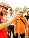 Wagub Kalbar Krisantus Kurniawan meninjau instalasi pengolahan air bersih PMI Kalbar di Kubu Raya.