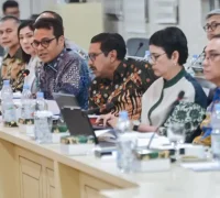 Wamen Komunikasi dan Digital Nezar Patria menyampaikan penguatan Sistem Pemerintahan Berbasis Elektronik dalam rapat kerja bersama DPD RI. (Dok. Komdigi)