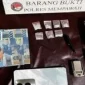 Barang bukti sabu seberat 27,54 gram, satu butir ekstasi, timbangan digital, handphone, dan uang tunai yang diamankan Tim Alap-Alap Polres Mempawah saat pengungkapan kasus di Sungai Kunyit.