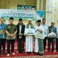 Bupati Sujiwo saat menghadiri Safari Ramadan di Masjid Darunnajah Desa Sungai Raya Dalam Kabupaten Kubu Raya