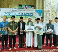 Bupati Sujiwo saat menghadiri Safari Ramadan di Masjid Darunnajah Desa Sungai Raya Dalam Kabupaten Kubu Raya