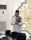 Gubernur Kalbar Ria Norsan menyampaikan kultum Safari Ramadan di Masjid Agung Kota Juang Melawi, (23/2/2026).