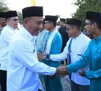 Wagub Kalbar Krisantus Kurniawan safari ramadan di masjid Nurul Hidayah Sambas.