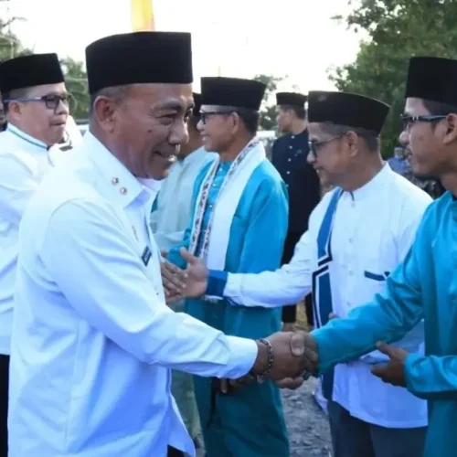 Wagub Kalbar Krisantus Kurniawan safari ramadan di masjid Nurul Hidayah Sambas.