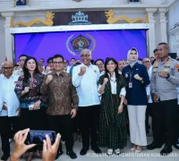 Screenshot 2025-10-05 112410 Menteri Komunikasi dan Digital Meutya Hafid saat hadir dalam Pengukuhan Pengurus PWI Pusat di Monumen Pers Nasional, Surakarta. (Komdigi)