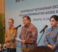 Screenshot 2025-10-11 012723 Menko Airlangga Hartarto menyampaikan sambutan pada Rakornas TPAKD 2025 di Jakarta, menekankan pentingnya akses dan literasi keuangan untuk Indonesia Emas 2045. (Ekon.go.id)