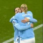 Erling Haaland merayakan gol keduanya bersama rekan setim Manchester City di Etihad Stadium. (instagram.com/mancity)