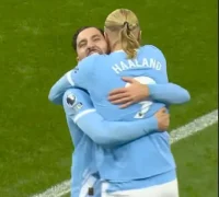 Erling Haaland merayakan gol keduanya bersama rekan setim Manchester City di Etihad Stadium. (instagram.com/mancity)