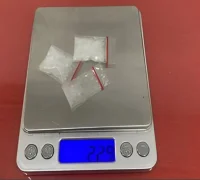 Petugas Polsek Manis Mata menunjukkan barang bukti sabu hasil penangkapan di Ketapang.