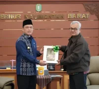Gubernur Ria Norsan menerima Laporan Eksekutif Daerah Semester II 2025 dari BPKP Kalbar di Ruang Kerja Gubernur.