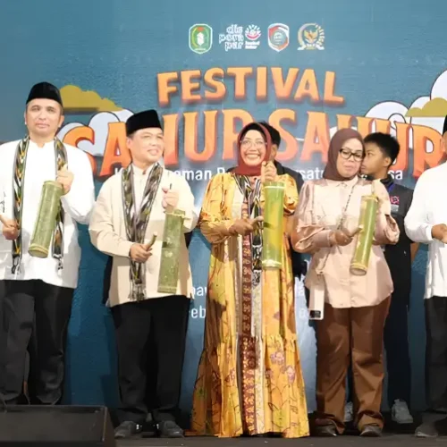 Gubernur Ria Norsan membuka Festival Sahur-Sahur 2026 di Mempawah, Sabtu (28/2/2026).