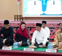 Gubernur Ria Norsan dan Bupati Karolin Margret Natasa saat Safari Ramadan di Aula Kantor Bupati Landak, Minggu (1/3/2026).