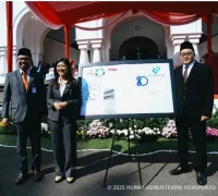 Menteri Komunikasi dan Digital Meutya Hafid saat upacara Hari Bhakti Postel ke-80 di Kantor Pusat PT Pos Indonesia Menteri Komunikasi dan Digital Meutya Hafid saat upacara Hari Bhakti Postel ke-80 di Kantor Pusat PT Pos Indonesia. (Komdigi)