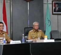 Sekda Kalbar Harisson mengikuti rapat koordinasi pengendalian inflasi nasional secara virtual menjelang Natal dan Tahun Baru 2025–2026. (MC Kalbar)