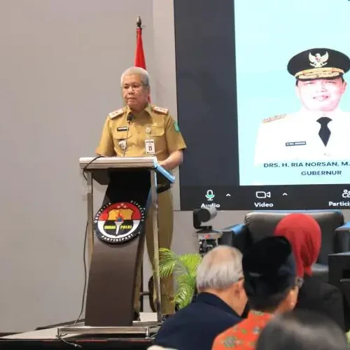 Sekda Kalbar Harisson saat menjadi keynote speaker dalam dialog penguatan generasi muda yang digelar di Hotel Mercure Pontianak, Selasa (10/2/2026).