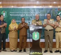 Sekda Kalbar Harisson mencanangkan Bulan Keselamatan dan Kesehatan Kerja 2026 di Pontianak. (instagram.com/adpim.provkalbar)