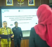 Sekda Kubu Raya Yusran Anizam melantik pejabat administrator di lingkungan Sekretariat Daerah. (Foto: Prokopim KKR)
