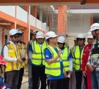 Gubernur Kalimantan Barat Ria Norsan meninjau pembangunan Sekolah Rakyat di Kelurahan Sagatani, Kota Singkawang, yang progres pembangunannya telah mencapai 80 persen.