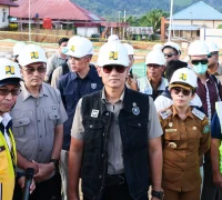 Menko Infrastruktur Agus Harimurti Yudhoyono meninjau pembangunan Sekolah Rakyat di Singkawang, Kalimantan Barat.