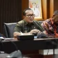 Bupati Kubu Raya Sujiwo bersama Sekda Yusran Anizam saat pembekalan peserta Seleksi Terbuka JPT Pratama di Ruang Rapat Bupati.