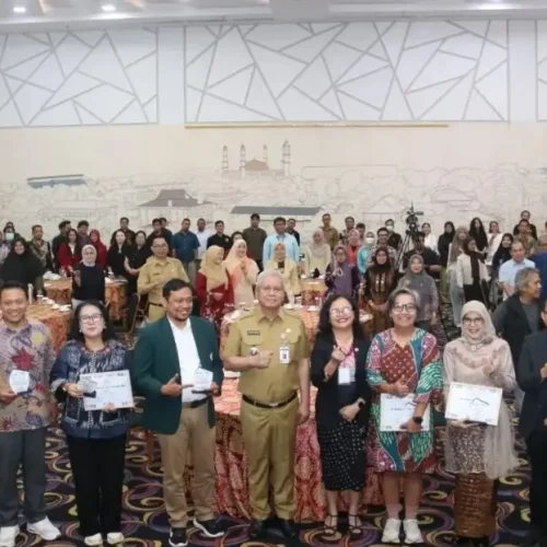 Seminar layanan kesehatan dan arsitektur faskes di Pontianak bersama arsitek dan tenaga medis di Hotel Ibis Pontianak, (21/4/2026).