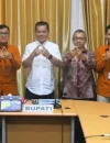 Bupati Kayong Utara Romi Wijaya menerima kunjungan Kepala BPS Kayong Utara untuk membahas Sensus Ekonomi 2026.