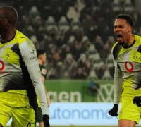 Serhou Guirassy merayakan gol penentu kemenangan Borussia Dortmund ke gawang Wolfsburg.