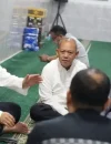 Gubernur Kalbar Ria Norsan memberikan kultum setelah salat Subuh berjamaah di Masjid Nurul Yaqin, Kecamatan Serimbu, Kabupaten Landak.