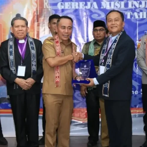 Wakil Gubernur Kalbar Krisantus Kurniawan membuka Sidang Sinode VII Gereja Masehi Injili di Indonesia di Sintang.