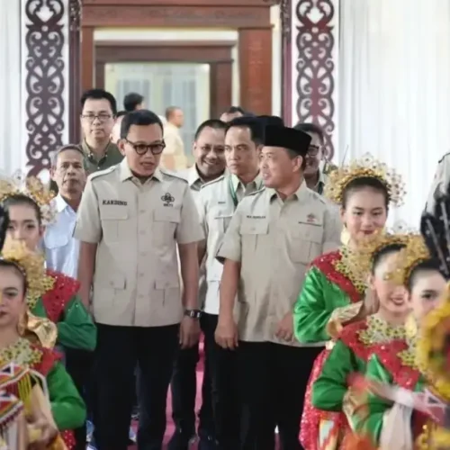 Gubernur Kalbar Ria Norsan melantik pengurus DPC HKTI se-Kalimantan Barat di Pontianak.