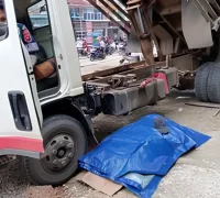 Lokasi kecelakaan kerja sopir dump truck yang tewas terjepit bak hidrolik di toko pertanian Jalan Merdeka Timur, Desa Mungguk, Sekadau Hilir.