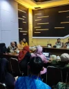 Perwakilan Kantor Wilayah Kementerian Hukum dan HAM Kalimantan Barat menyampaikan sosialisasi KUHP baru dan pembinaan Pos Bankum Desa di Aula Kantor Bupati Sambas.