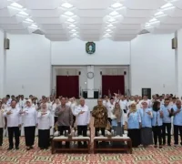 Sosialisasi Penguatan Integritas, Budaya Antikorupsi, dan Gratifikasi bagi Aparatur Sipil Negara (ASN) Sekda Kalbar Harisson dan Ketua Satgas Sertifikasi dan Pemberdayaan KPK Sugiarto dalam sosialisasi budaya antikorupsi. (instagram.com/adpim.provkalbar)