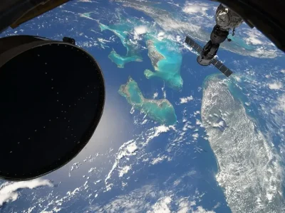 Stasiun Luar Angkasa Internasional (ISS) saat beroperasi di orbit Bumi terkait evakuasi medis kru oleh NASA. (instagram.com/iss)