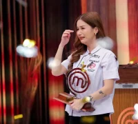 Stephanie Meyerson asal Pontianak saat diumumkan sebagai juara MasterChef Indonesia Season 13.