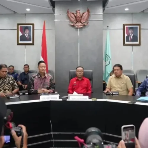 Wagub Krisantus Kurniawan memastikan stok BBM Kalbar aman dan distribusi berjalan lancar, Jumat (13/3/2026).