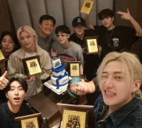 Stray Kids saat promosi album KARMA. (instagram.com/realstraykids)