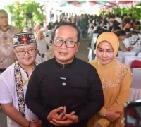 Bupati Sujiwo saat menyampaikan agenda Gema Idulfitri Bundaran Gaforaya.