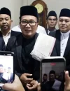 Sujiwo mengundang warga hadir open house Lebaran usai salat Idulfitri di Masjid Agung Awwaluddin