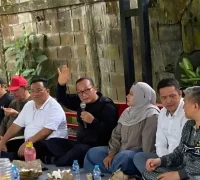 Bupati Kubu Raya Sujiwo saat memberikan arahan kepada pejabat di Balai Benih Kubu Raya, (10/4/2026).