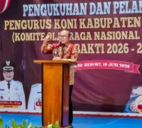 Bupati Kubu Raya Sujiwo saat memberikan arahan dalam pelantikan pengurus KONI Kubu Raya di Qubu Resort Sungai Raya.