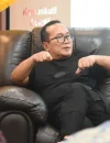 Bupati Kubu Raya Sujiwo mengimbau kepala desa, TNI-Polri, dan masyarakat mengawasi kendaraan bermuatan berat yang melintasi jalan poros Kecamatan Kuala Mandor B agar infrastruktur tidak cepat rusak. (Foto: Prokopim KKR)