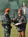 Bupati Kubu Raya Sujiwo menerima penyematan jaket Warga Kehormatan Korpasgat TNI AU dari Panglima Korpasgat Marsekal Madya TNI Deny Muis.