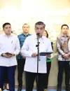 Menaker Yassierli menyampaikan aturan THR 2026 wajib dibayar penuh tanpa cicilan dalam konferensi pers di Jakarta.