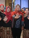 Ketua TP PKK Kalbar Erlina Ria Norsan saat menghadiri sosialisasi antikorupsi untuk memperkuat transparansi dan akuntabilitas pengelolaan dana hibah APBD di Pontianak.