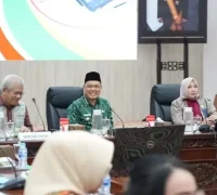 Gubernur Kalbar Ria Norsan memimpin Rapat Pleno TPAKD Kalimantan Barat di Balai Petitih Pontianak.